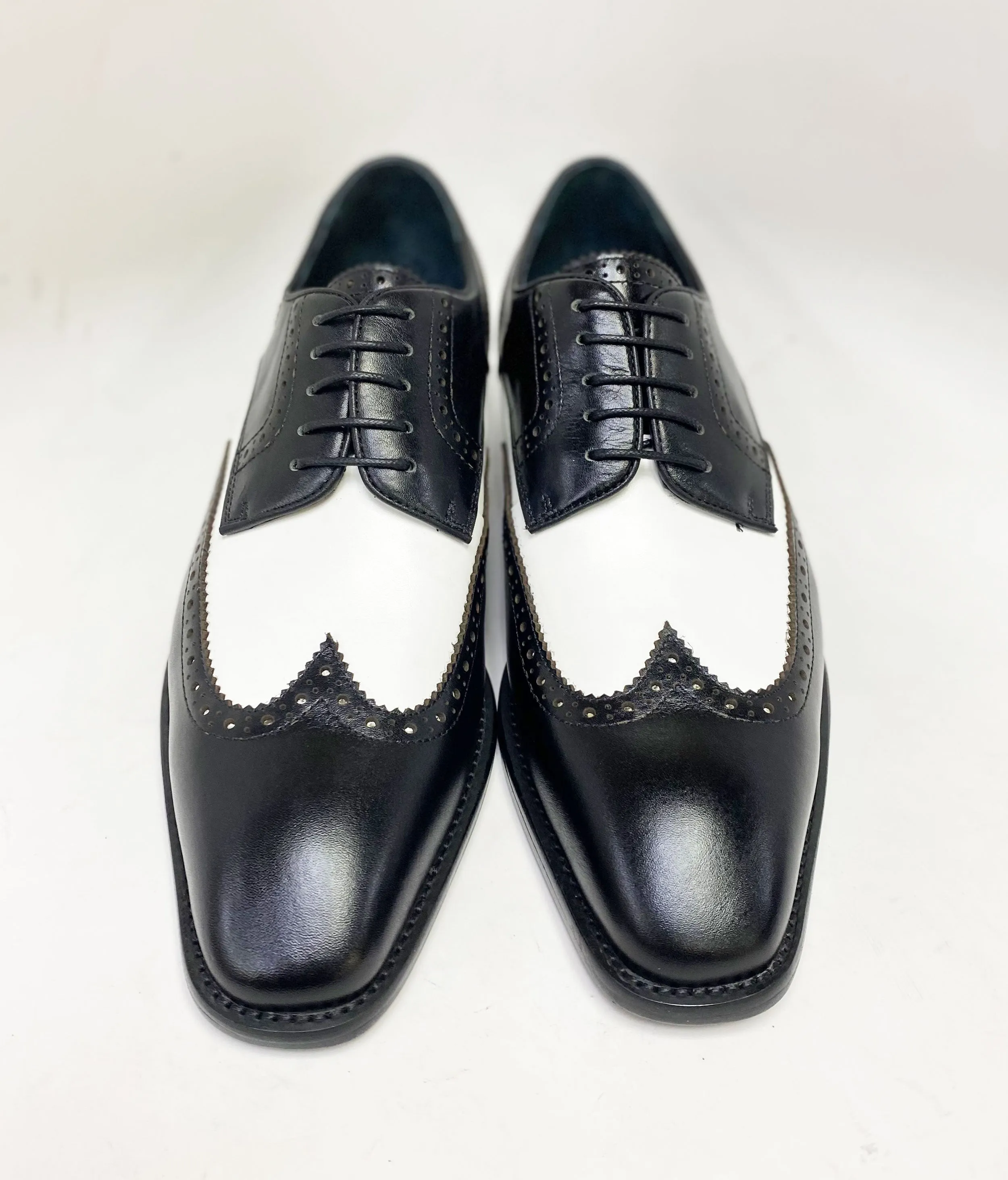 Burnished Leather Lace-Up Shoe Black/White