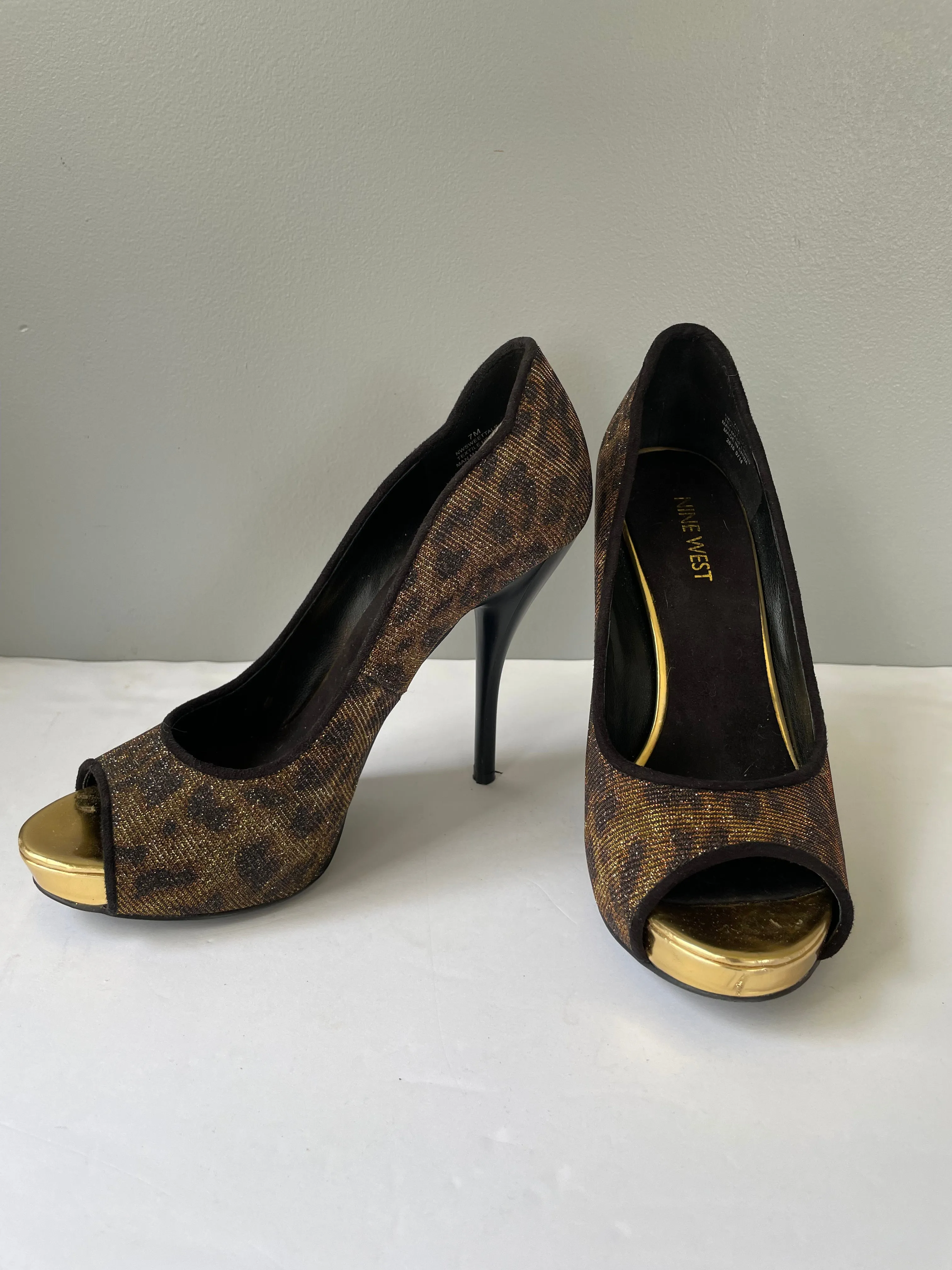 Womens Nine West Black & Gold Shimmer Peep Toe High Heel Platform Pumps Size 7M Sexy